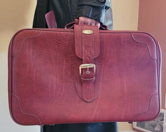 Retro Red Faux Leather Weekender Bag: Carry-On Luggage