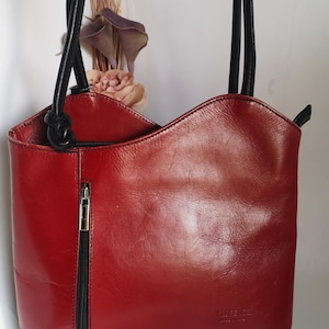 Wandelbarer Lederrucksack, Rot-Schwarz-Umhängetasche, Reversible 2 in 1 Geldbörse, Italienische Schultasche, Designer Florence Rucksack-Handtasche