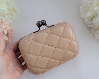 Retro 90s Beige Quilted Covertible Clutch | Faux Leather Matelasse Crossbody or Shoulder Purse