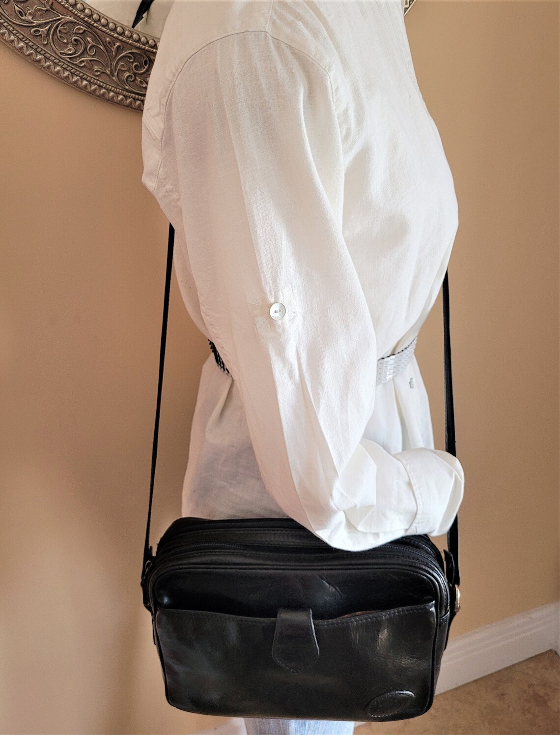 Vintage Black Leather Crossbody Purse: Unisex Satchel Handbag, foto 3 di 5