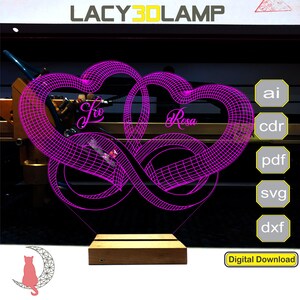 Może przedstawiać: Cyfrowy plik do pobrania z projektem lampy 3D przedstawiającym dwa splecione ze sobą serca z napisami "Leo" i "Rosa" wewnątrz. Projekt jest w różowym stylu szkieletowym i nadaje się do stworzenia spersonalizowanej lampy 3D.