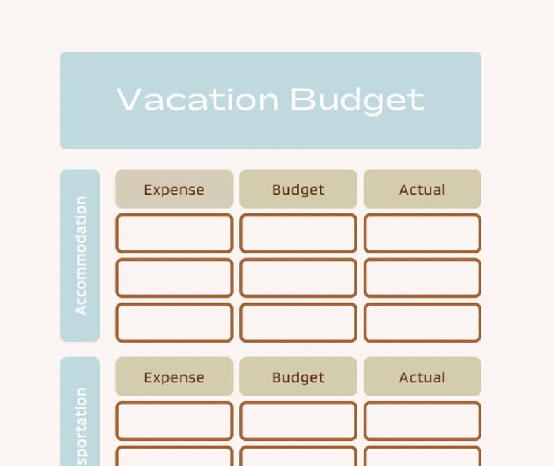 Pu&ograve; includere: Un modello di budget per le vacanze blu chiaro e beige con il titolo "Vacation Budget". Il modello include sezioni per alloggio e trasporto, con colonne per spese, budget e costi effettivi. Lo sfondo &egrave; beige chiaro.