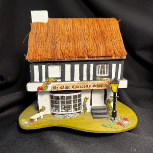 Miniature Curiosity Shop, Handmade English Cottage Christmas Gift, Thatched Roof Music Box, King&#39;s Hotel Present for Mom, Jewelry Holder