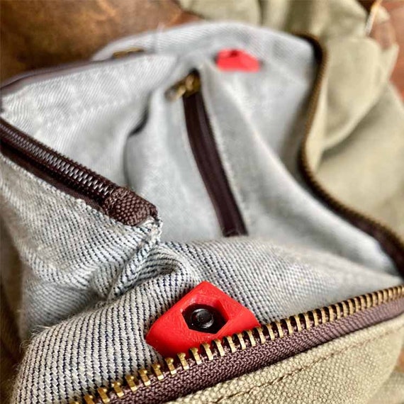 Universal pannier store clips