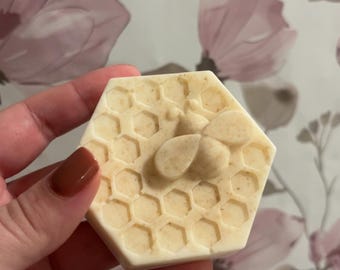 Handcrafted Soap Bar- Honey & Oats