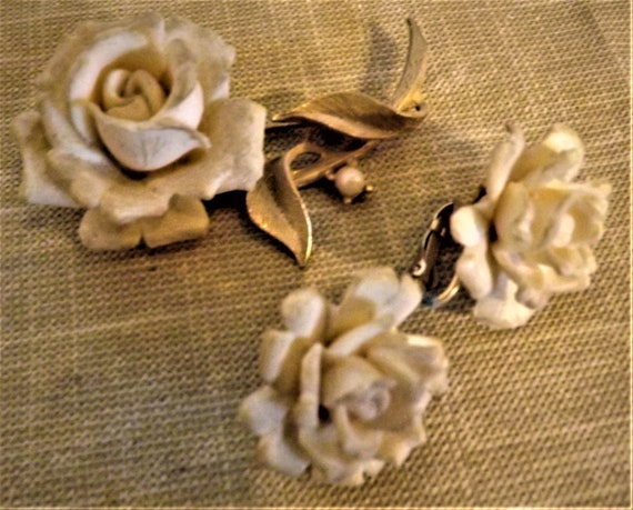 Vintage Judy Lee rose brooch and earrings - image 1