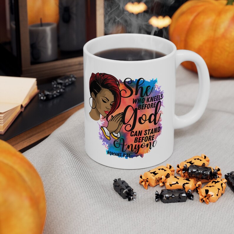 Ella que se arrodilla ante Dios / Taza de café religioso / Taza de Jesús / Taza de niña negra / Taza de reina negra / Taza mágica de niña negra / Excelencia negra / Oración imagen 7