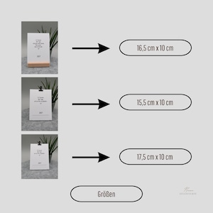 Pu&ograve; includere: Tre calendari rettangolari in carta bianca con testo nero e l'anno 2027, esposti su supporti in legno o clip. Le dimensioni sono 16,5 cm x 10 cm, 15,5 cm x 10 cm e 17,5 cm x 10 cm. La parola Gr&ouml;ssen &egrave; stampata in basso.