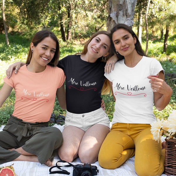 Célébrez la Fête des Mères avec style : Le tee-shirt 'Mère Veilleuse' sur Etsy, un cadeau lumineux et plein d'amour