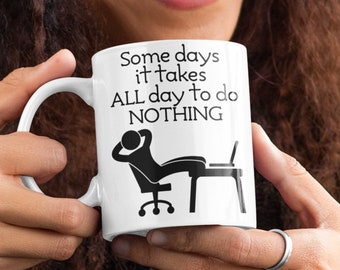 Taza de café sarcástica: Divertida taza de cerámica de 325 ml con la frase "Algunos días te lleva todo el día".