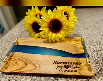 Luxury Meal Serving board for breakfast in bed – Romantic Gift with personalized colors and laser engraving. Mediterranean Olive Wood
