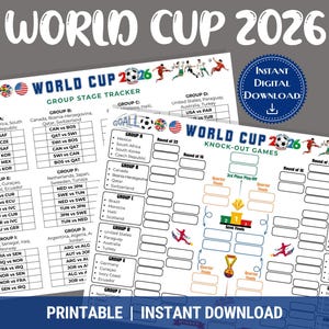 Könnte beinhalten: Zwei weiße Papierbögen mit Turnier-Trackern für die Weltmeisterschaft 2026. Ein Bogen zeigt einen Gruppenphasen-Tracker mit Spielplänen, während der andere einen K.-o.-Runden-Plan mit einer Podiumsgrafik und einem digitalen Download-Siegel enthält.