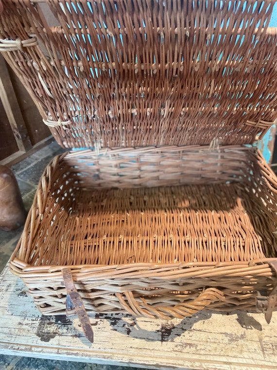 Picnic hamper basket storage - image 4