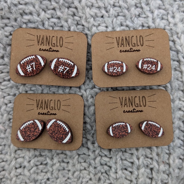 Pendientes de botón de fútbol con brillantina personalizados y grabados *Pendientes de mamá o fanático del fútbol con brillantina* Pendientes de fútbol con brillantina grandes y pequeños