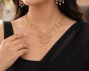 Conjunto de colar choker com cristais dourados e brincos estilo lustre | Joias para noivas e casamentos