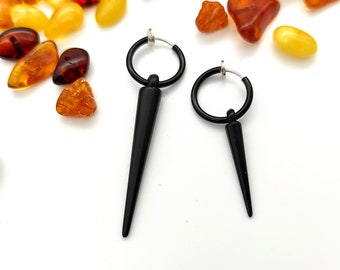 Orecchino a cerchio con clip e punta in acrilico nero, gioielli gotici non forati