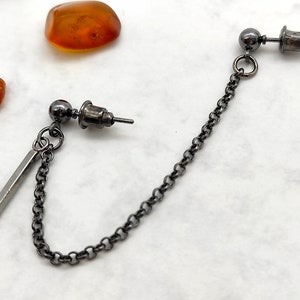 Boucle d'oreille chaîne, clou de chaîne en métal, clou géométrique simple, pendentif à maillons, clou de chaîne minimaliste, clou de chaîne en bâton, boucle d'oreille cartilage, clou bohème