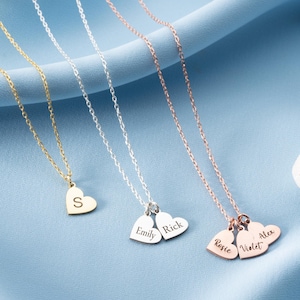 Colar de corações de prata gravados personalizados, colar de coração com letra inicial de prata esterlina, colar de coração da amizade, pingente de coração pequeno
