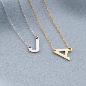 Collar de corazones de plata grabados personalizables, collar a juego para parejas, joyería personalizada, corazón grabado minimalista, regalo para el Día de la Madre