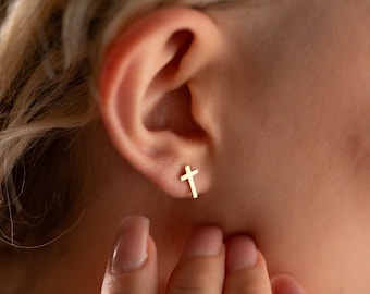 Sterlingzilveren kruisoorbellen: minimalistische religieuze sieraden