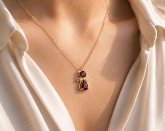 Collana personalizzata con papillon a forma di gatto e pietra portafortuna, orecchini delicati a forma di gatto con pietra portafortuna, ciondolo minimalista con pietra portafortuna, gattino in topazio mistico dorato
