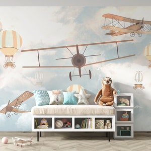 Luftballons und geflügelte Flugzeuge fliegen am Himmel für Kinderzimmer Design, für Digitaldruck. Digitale Datei.