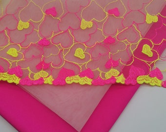 Reggiseno e mutandine fai da te per realizzare kit di pizzo non elasticizzato con cuori al neon larghi 23 cm