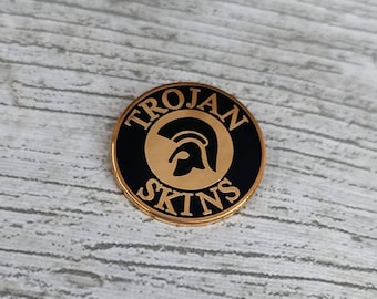 Broche en métal Trojan Skin