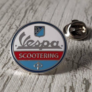 Vespa scootering metal pin