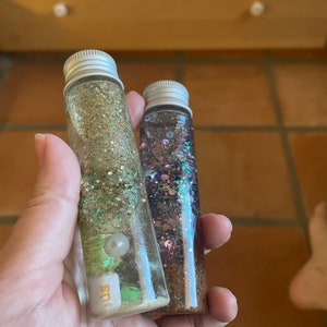 Handheld sensory bottle