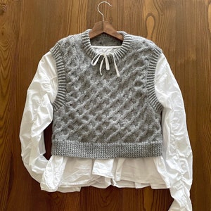 Chunky Mohair Vest, Hand Knitted Crop Sweater, Cable Knit Soft Slipover, Grey Sleeveless Sweater for Women&#39;s