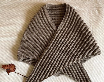 Handgestrickter Wolle Dreieckstuch, Brauner grobstrick Schal, Schulterbedeckung 100% Merino Wolle, Erdton