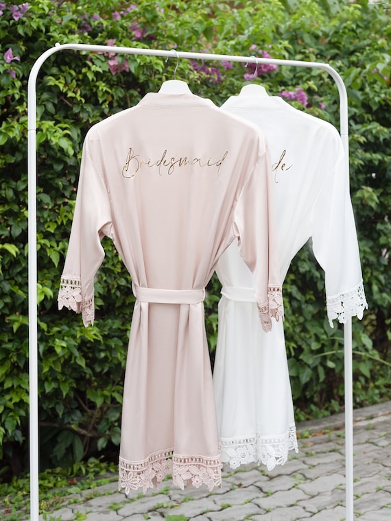 Bride & Bridesmaid Robes / Satin Bridal Robe Silky Bridesmaid Robes / Wedding Bridesmaid Gift / Bridal Party Robes / Personalized {SL}