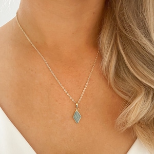 Aventurijn edelsteen ketting op een 18K vergulde ketting, diamantvormige Aventurijn ketting met gouden ketting, verstelbare Aventurijn ketting