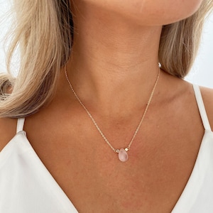 Collier en quartz rose doré, collier de perles de quartz rose, pendentif goutte en quartz rose, tour de cou réglable en quartz rose, carte des propriétés du cristal