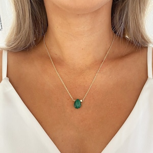 Collar de malaquita de oro, collar de cuentas de malaquita, collar de piedras preciosas verdes, collar de lágrima de malaquita ajustable, tarjeta de propiedades de cristal.