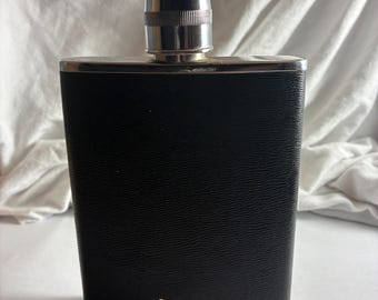 Vintage englischer Leder Flachmann, hergestellt in England aus echtem marokkanischem Leder. Ein klassisches Mid-Century-Stück.