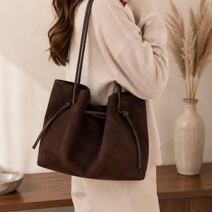 Lässige Wildledertasche für Damen, große Schultertasche aus veganem Leder mit Innentasche, Y2K-Henkeltasche, lässige Alltagstasche