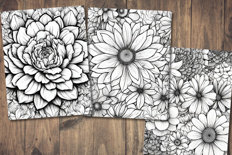 Puede incluir: Cuatro p&aacute;ginas para colorear imprimibles en blanco y negro con dise&ntilde;os florales intrincados. Cada p&aacute;gina presenta una disposici&oacute;n diferente de flores, incluyendo rosas, margaritas y otras flores.