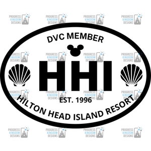 Peut inclure: Autocollant ovale noir et blanc avec le texte "DVC MEMBER" et "HILTON HEAD ISLAND RESORT" en cercle autour des lettres "HHI" et une tête de Mickey Mouse. Le texte "EST. 1996" est sous les lettres.