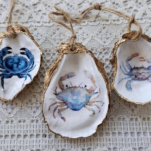 Enfeite de concha de ostra | Enfeite de caranguejo | Enfeite de concha dourada em forma de caranguejo em aquarela | Natal costeiro | Decoração e presente para casa feitos à mão