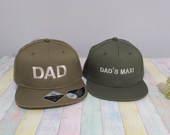 Dad Dad's Maxi | Matching hats | Set of two Snapback caps | For Adult and kid or baby | Machine embroidered | Adjustable closure