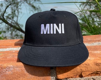 Mini - Casquette snapback pour enfant ou bébé - Brodée à la machine - Fermeture réglable