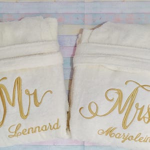 Terry hooded bathrobes - Set of two for couples - Mr and Mrs and names - For him and her, Machine embroidered - 100% cotton