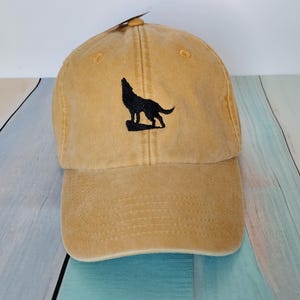 Wolf | Machine embroidery | Adjustable baseball cap | Twill cotton fabric