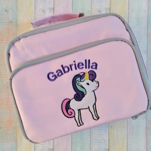 Bébé licorne et nom ou texte sur la boîte à lunch, personnalisé, brodé à la machine, idéal pour l'école, les pique-niques, la maternelle