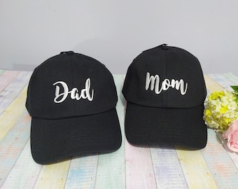 Dad | Mom | Set of two caps | Machine embroidery | Adjustable baseball caps