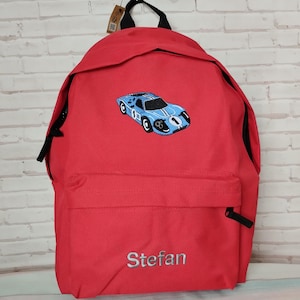 Voiture et nom ou texte sur le sac à dos, personnalisé, brodé à la machine, idéal pour l'école, les activités de plein air