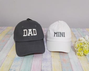 Dad Mini, set di due cappellini da baseball coordinati per la famiglia, ricamo