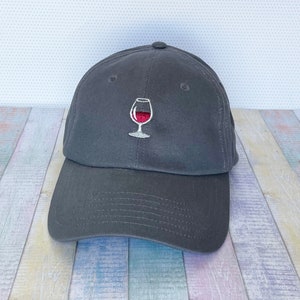 Wine | Machine embroidery | Adjustable baseball cap | Twill cotton fabric